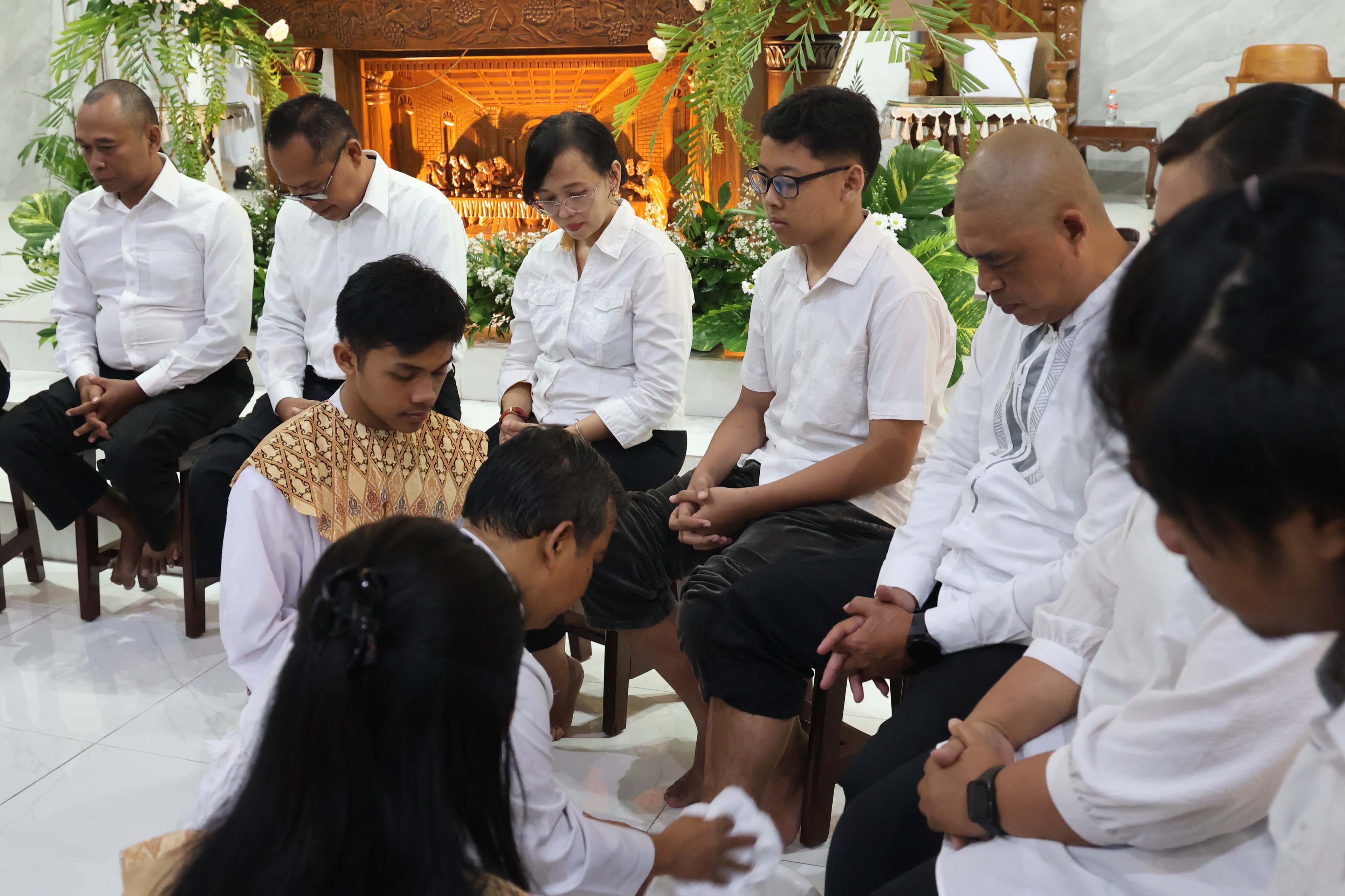 Pembasuhan Kaki — Kamis Putih